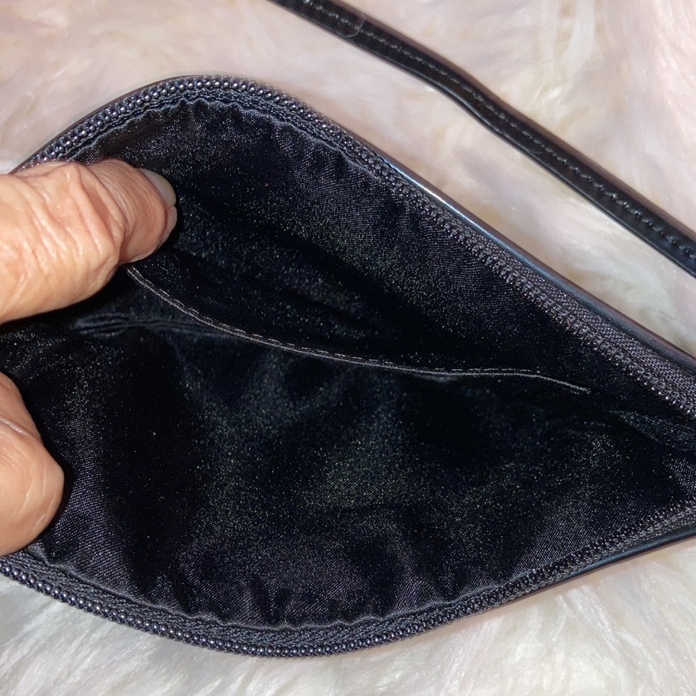 COACH NEW YORK blk wristlet, blk patent leather, 1 inside pocket $29 - Picture 4 of 8